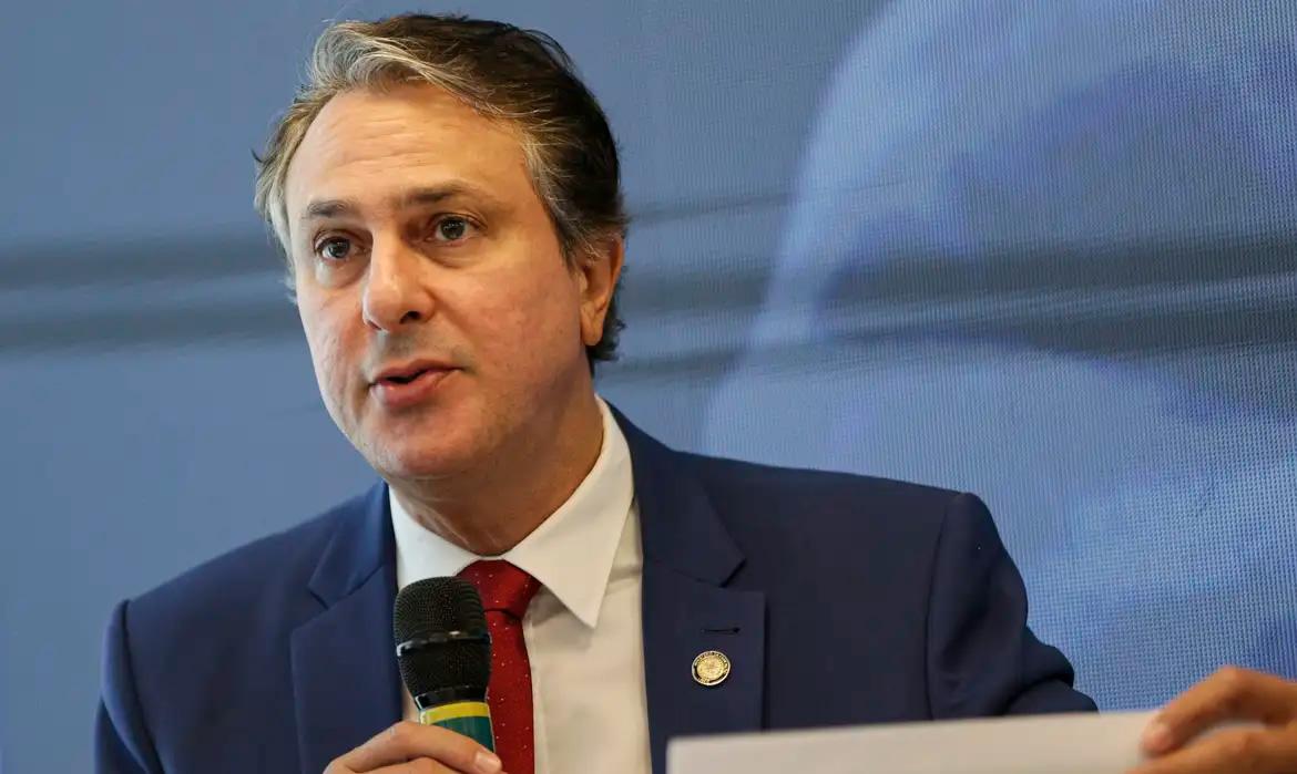 Ministro diz que não pode haver teto de gastos para educação