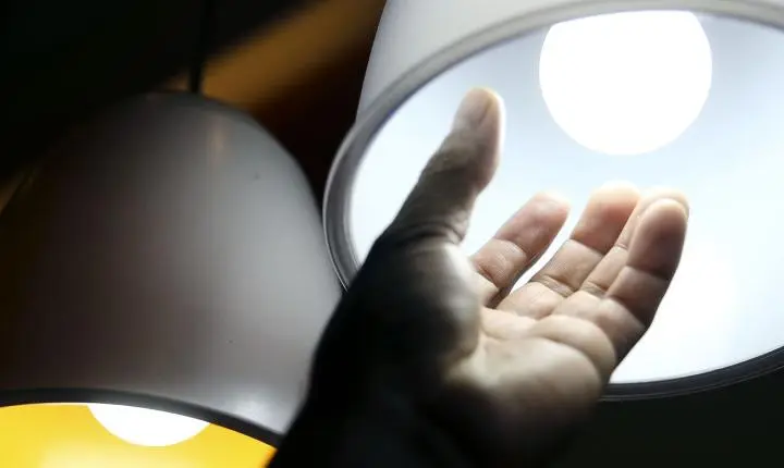 Aneel aprova R$ 5,5 bi para reduzir conta de luz em 22 distribuidoras