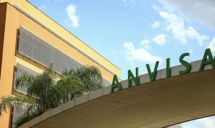 Anvisa proíbe plataforma de consulta online e entrega de medicamento