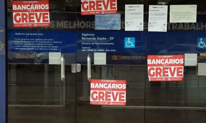 Bancários rejeitam proposta da Caixa e mantêm greve nacional