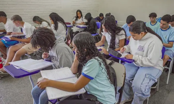Brasil melhora desempenho escolar no longo prazo, mas patamar é baixo