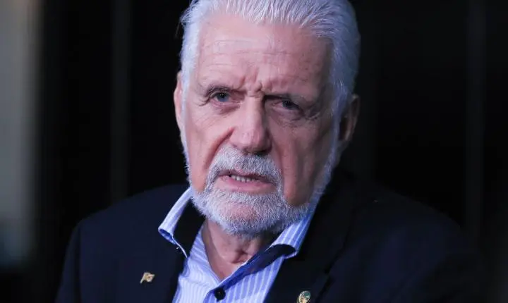 Jaques Wagner anuncia saída da liderança do governo no Senado